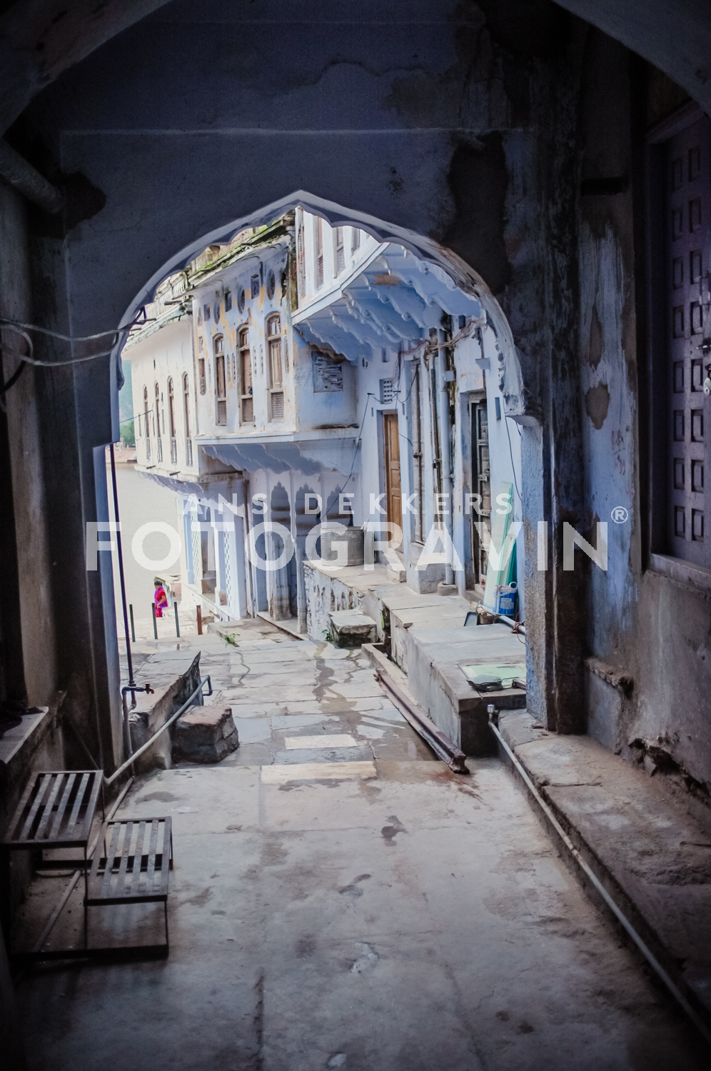 way to the ghats at Pushkar Lake